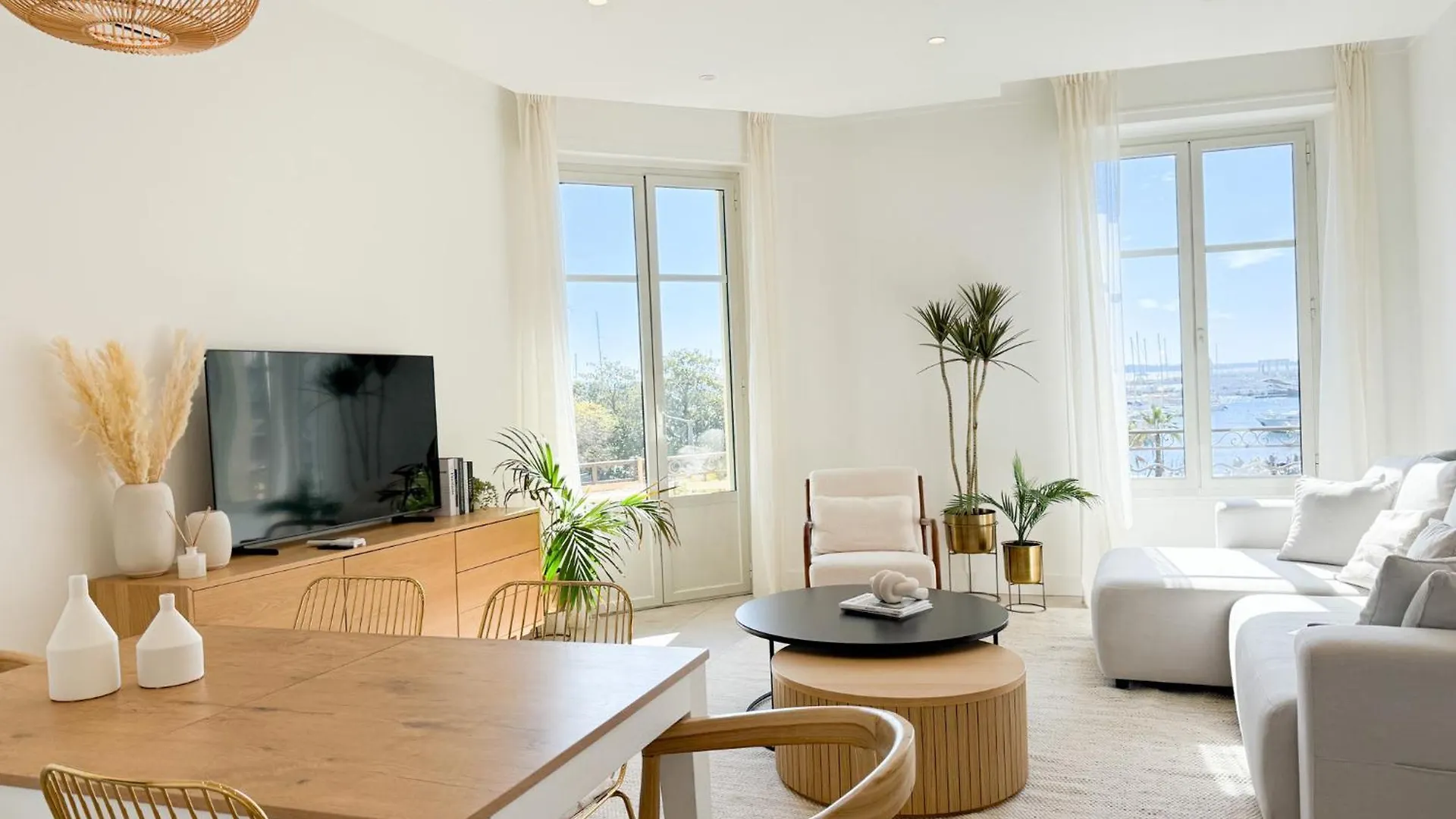 Cornut 4A Apartment Cannes France
