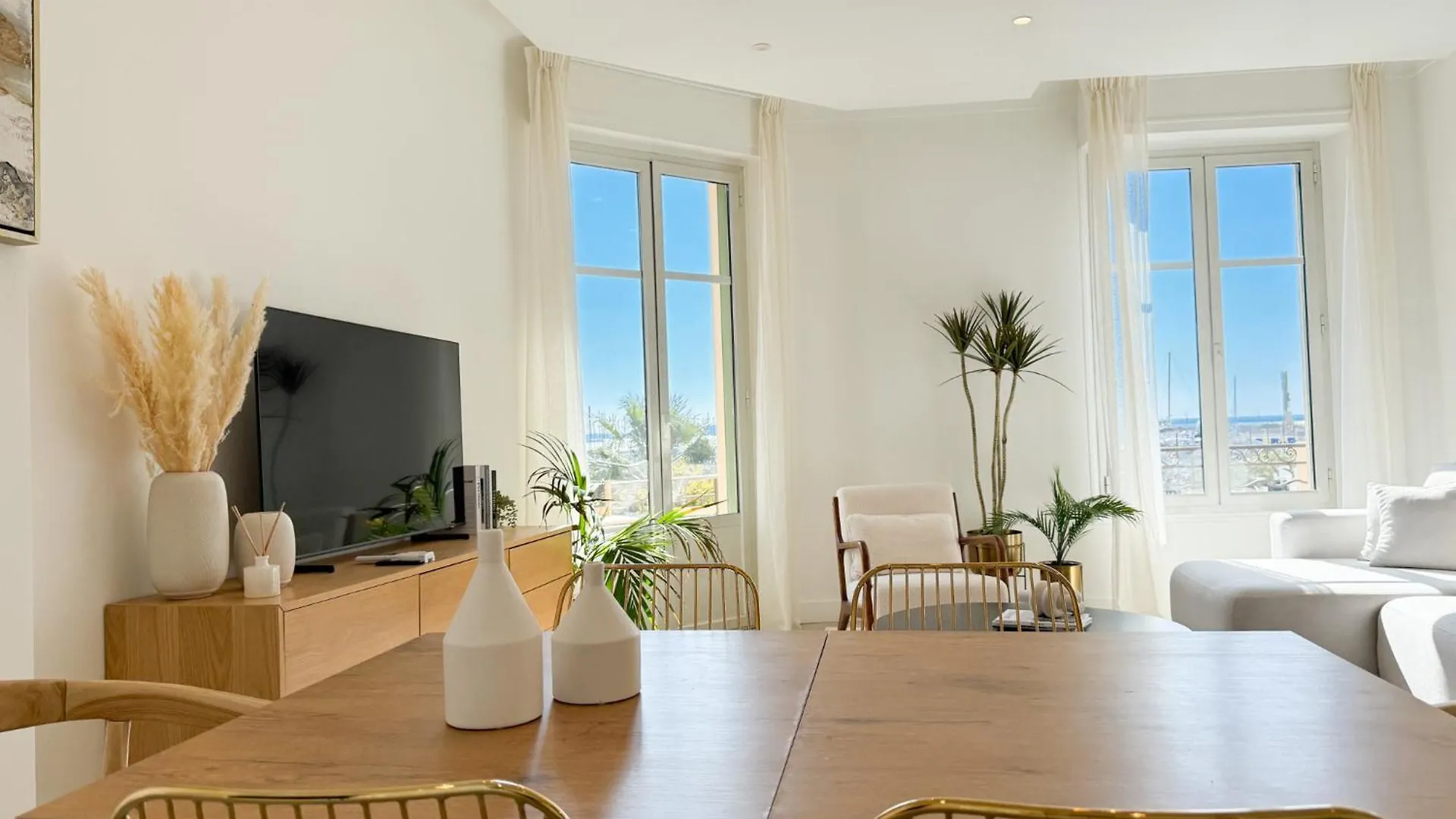 Cornut 4A Apartment Cannes 0*,